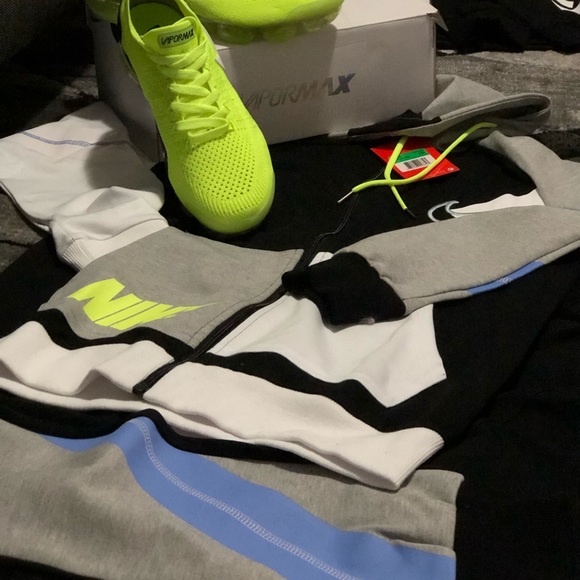 Nike Vapor Max and Track Suit - Picture 3 of 7